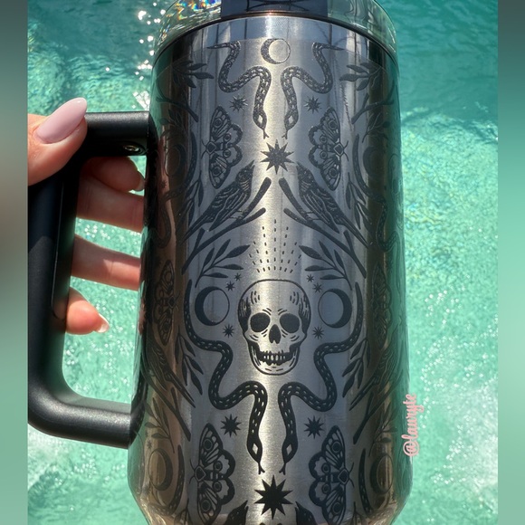 Stanley 💀 Halloween Icon Deadly Damask Quencher H2.0 Flowstate Stainless Tumbler - Picture 8 of 14